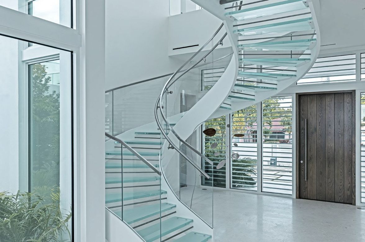 The White House – All Class & Almost All Glass