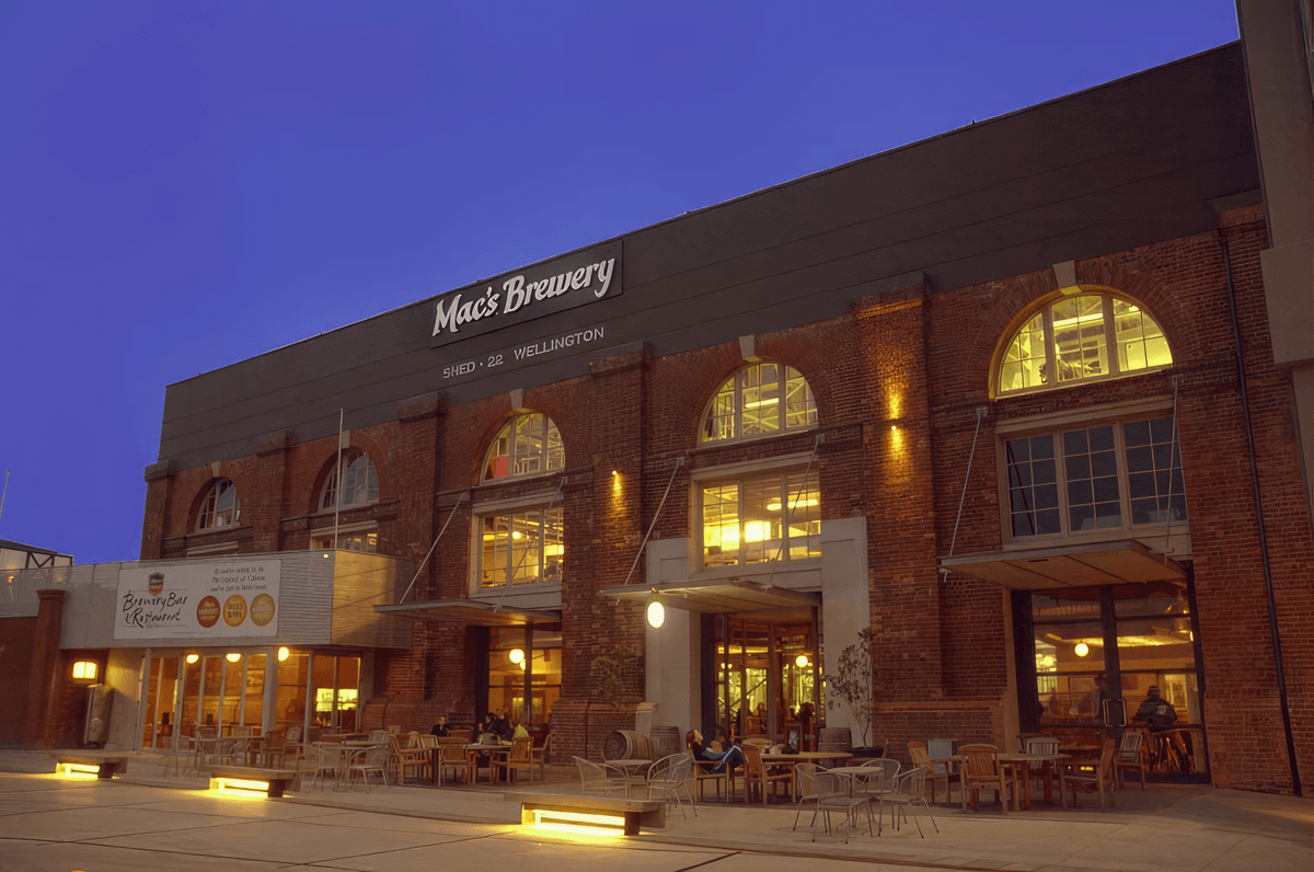 Shed 22, Mac's Brew Bar