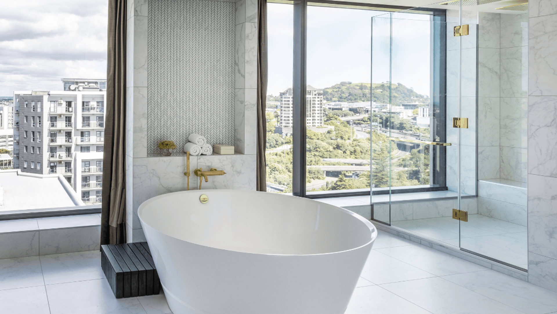 Cordis Pinnacle Tower banner