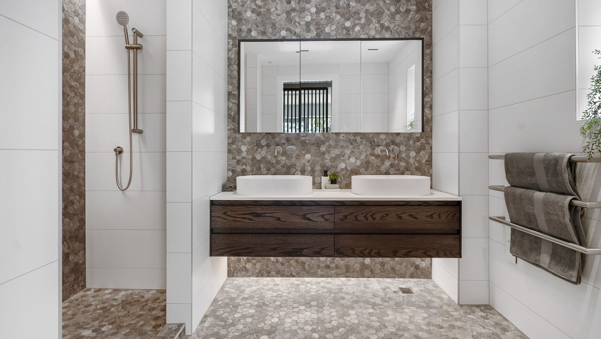 Tamaki Drive Residence banner