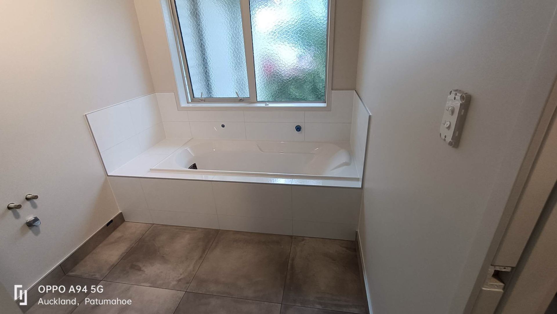 Damn Good Tiling - bathroom tiling (Refresh Renovation) banner