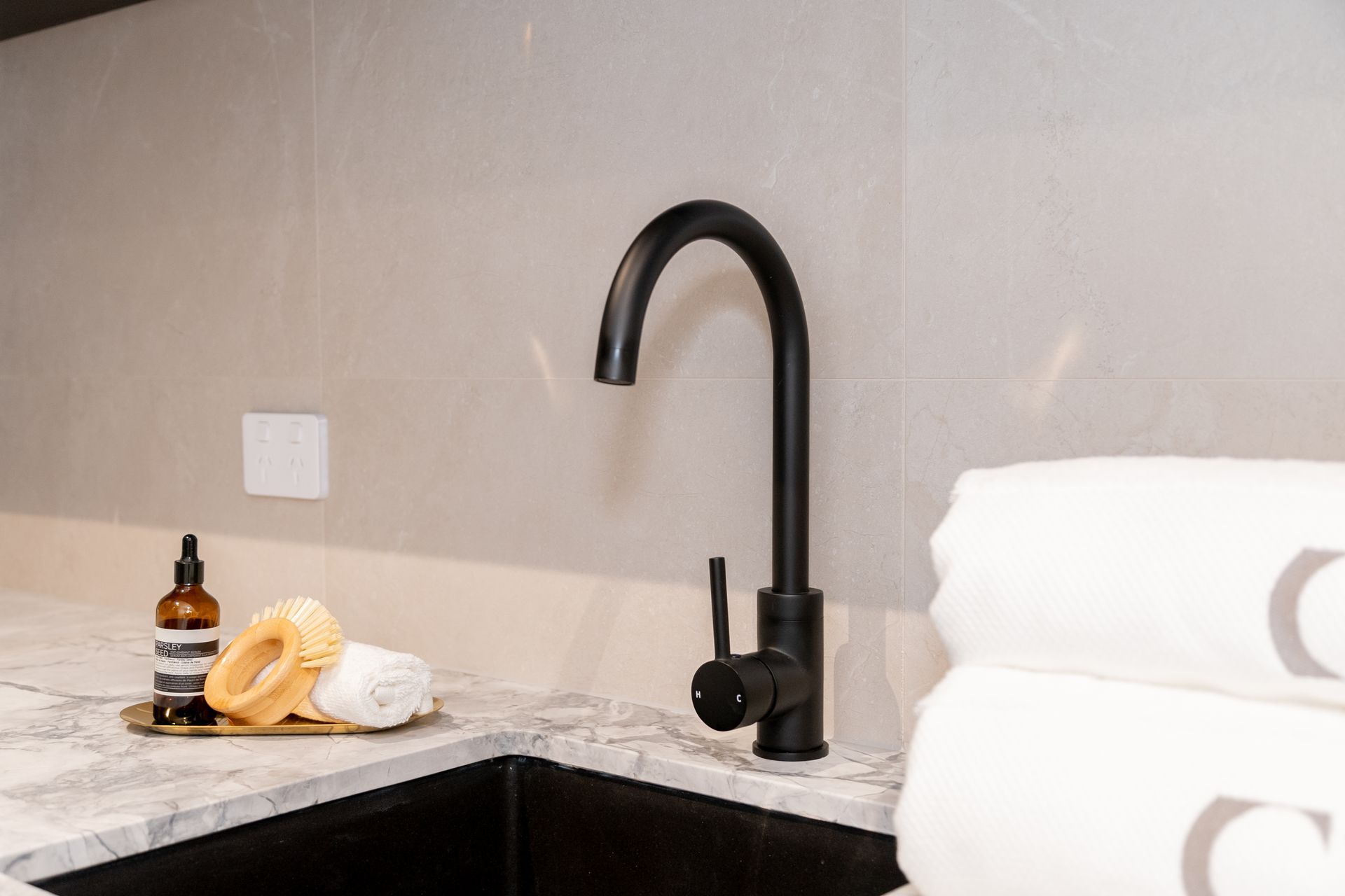 Standard Kitchen Mixer in Matter Black