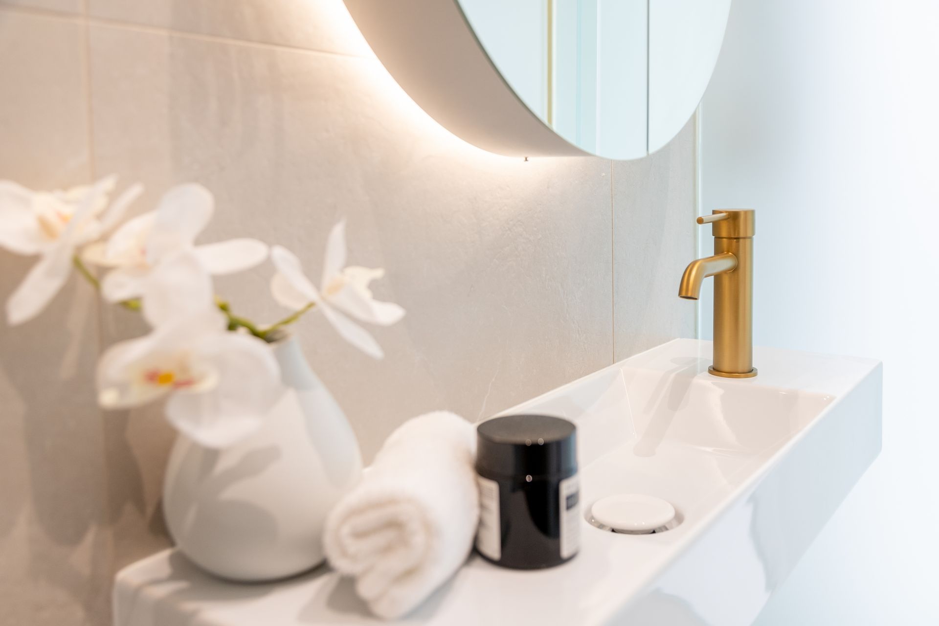 Lucid Pin in Brushed Brass