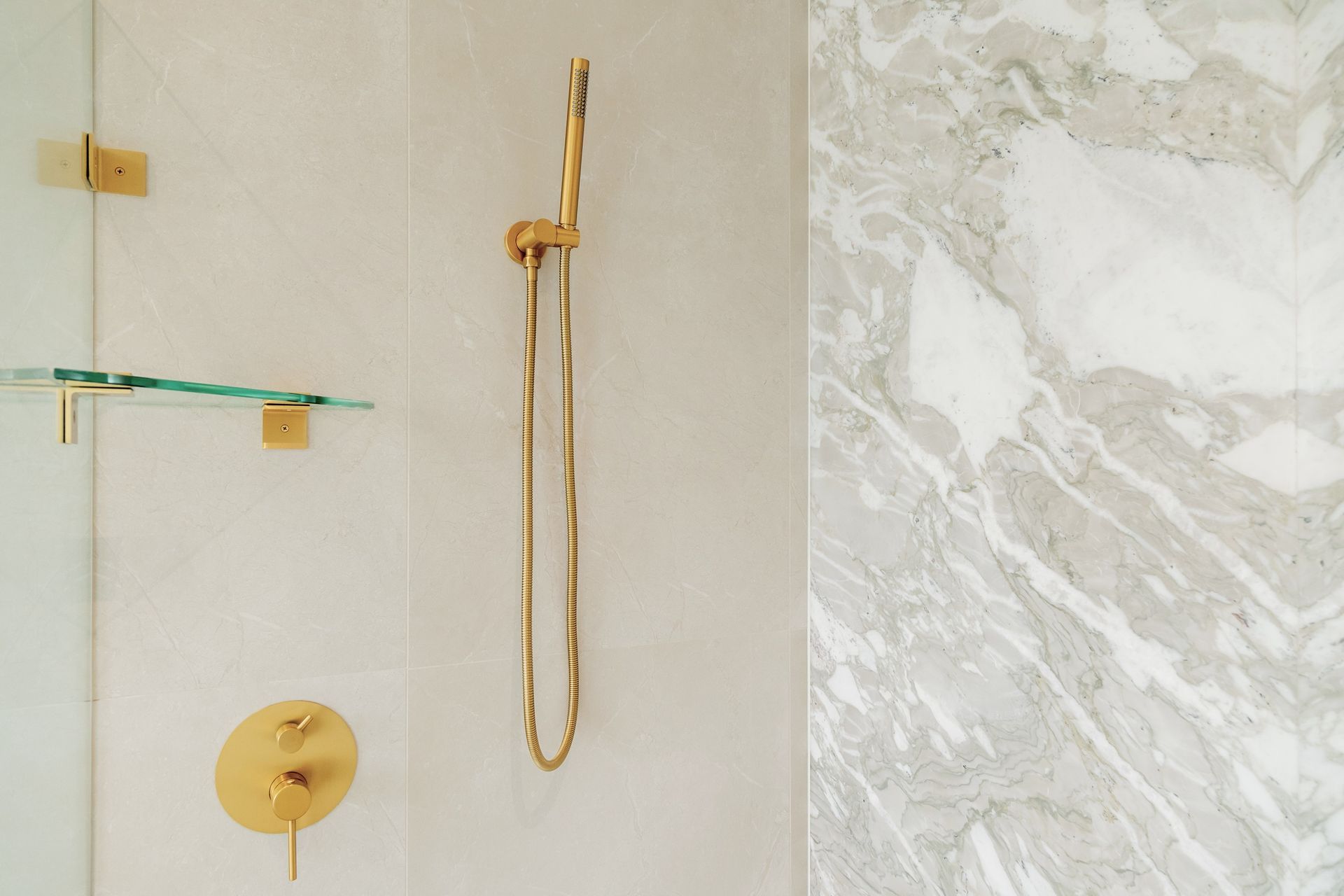 Lucid Pin in Brushed Brass