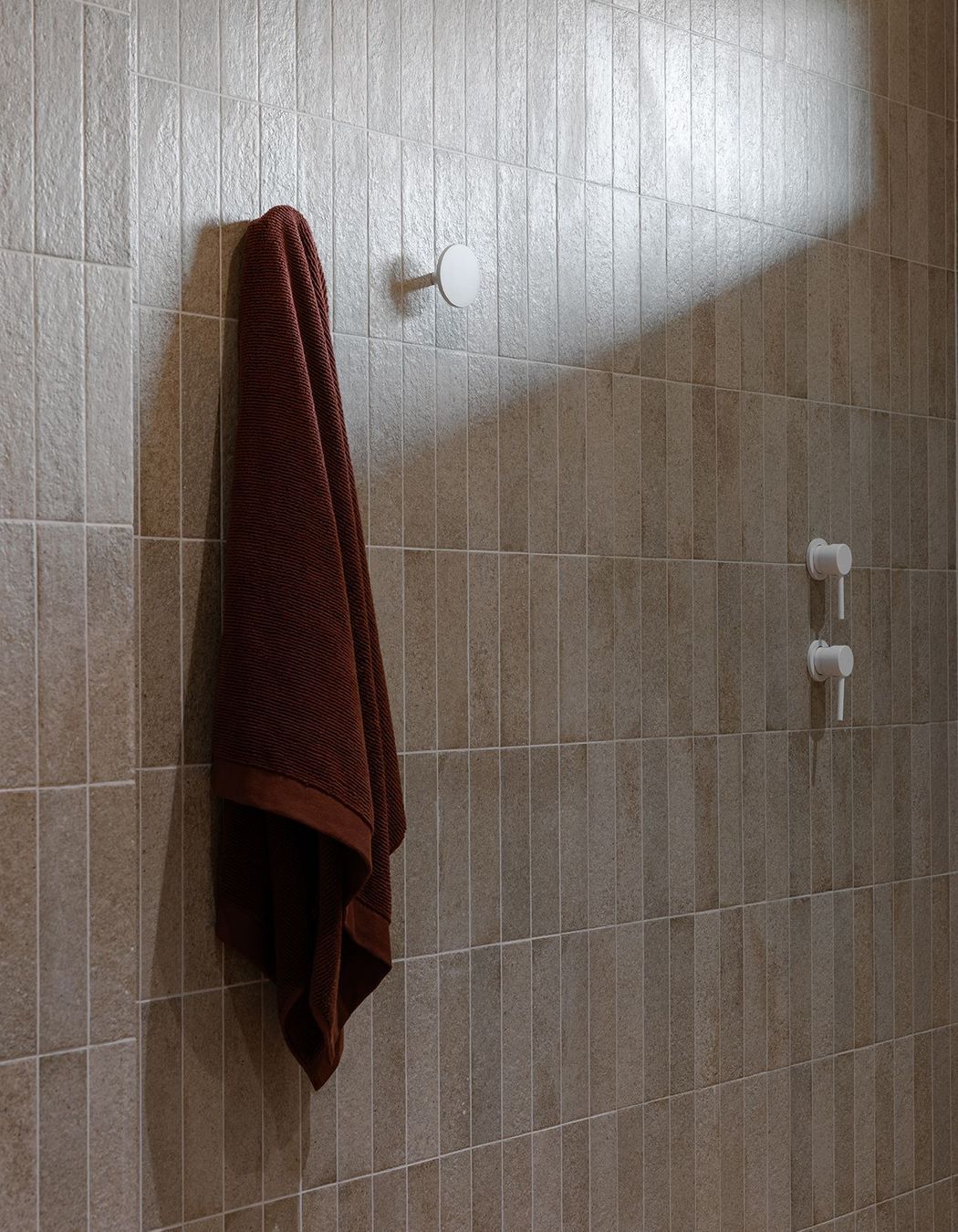 Whananaki Beach Retreat / Alex Walls, Walls Studio / Ensuite Walls: Fornace Argilla Naturale 60x240mm Custom Vanity and floor : Terra Cappi Mosaic