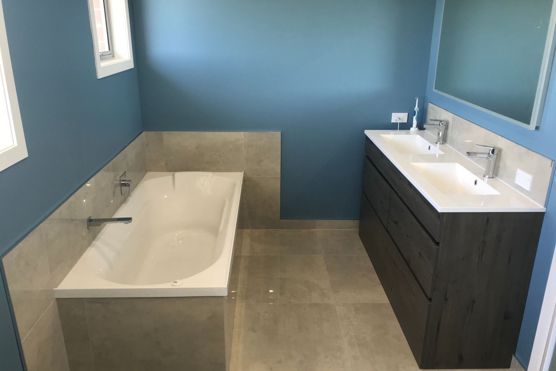 Tiled bath cradle, floor &amp; vanity splashback