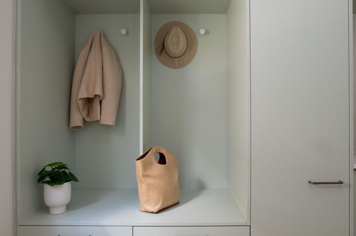 Kangaroo Point Residence by Elegant in Design