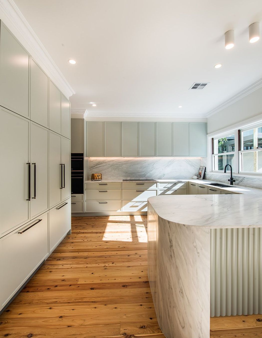 Modern-Luxury-Premier-Kitchens-design-renovation-gitani-polytec-Dulux-Smeg-Abey-Frank-Zip-Hepburn-Handles-11.jpg