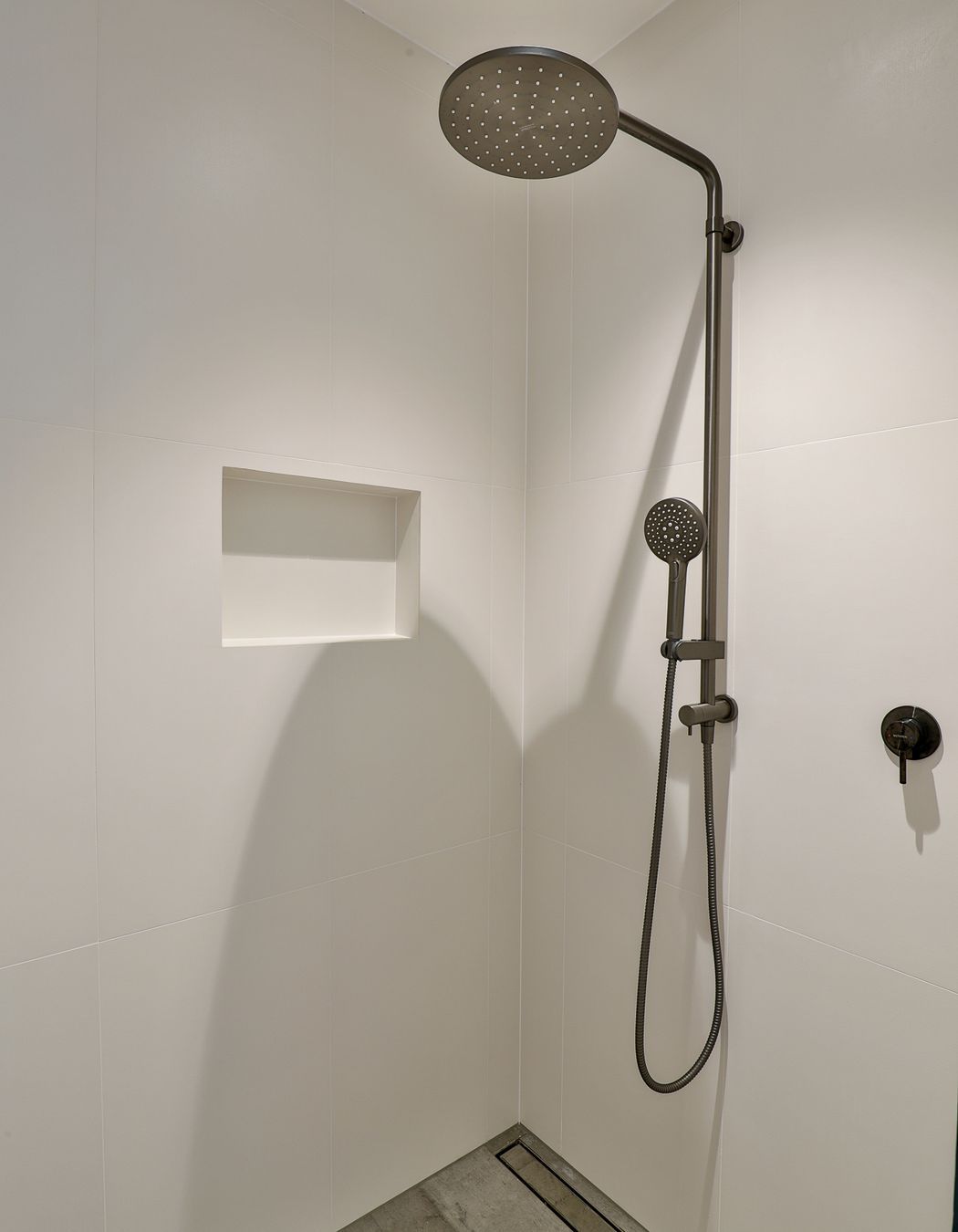  Victoria Gypsum White 400x800mm and Industry Grigio 600x600mm floor