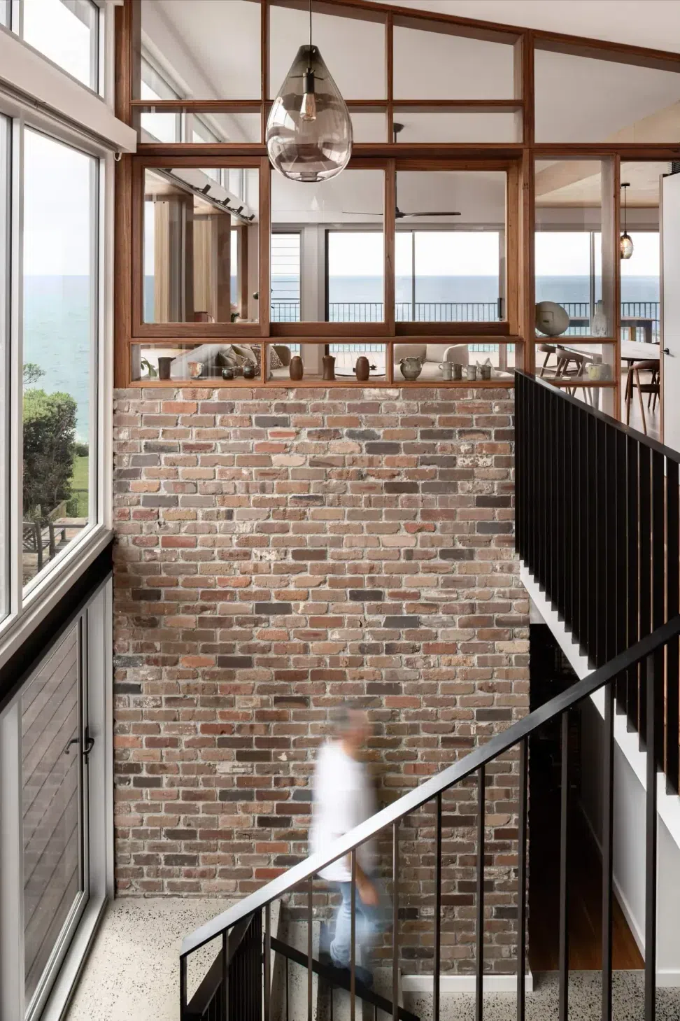 clifftops-wombarra-interior-design-recycled-brick.webp