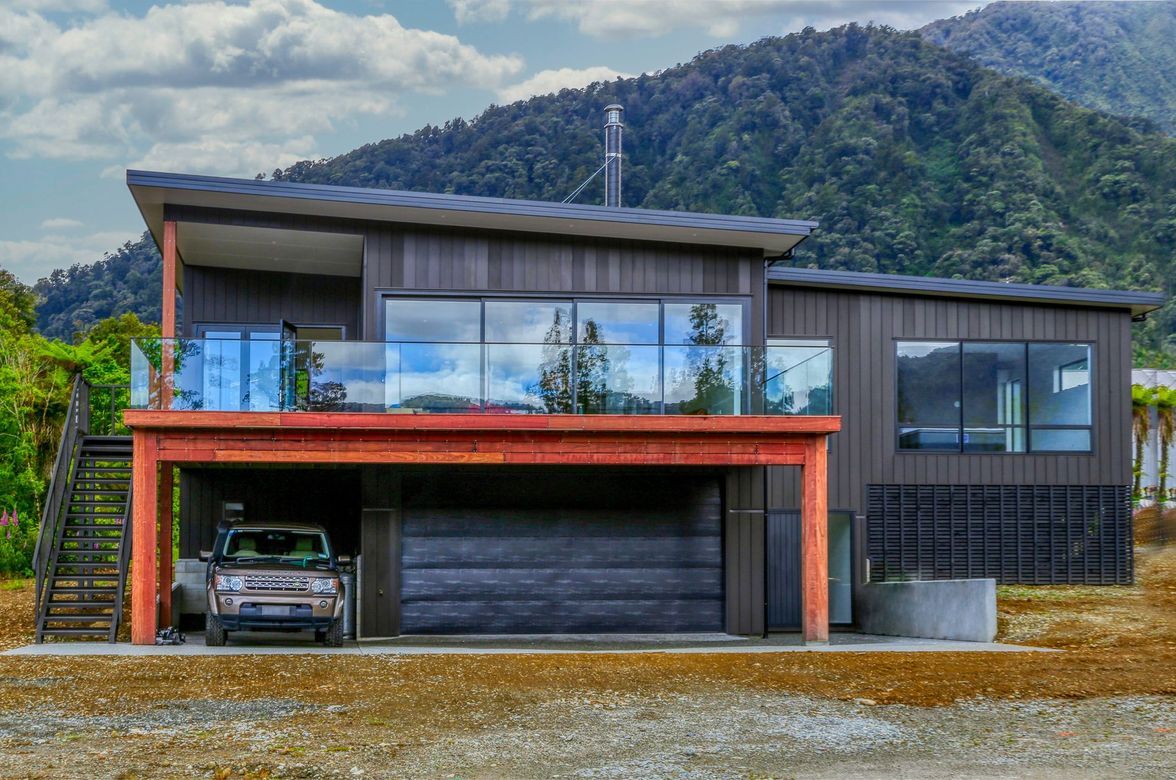 Lakeside Holiday Home