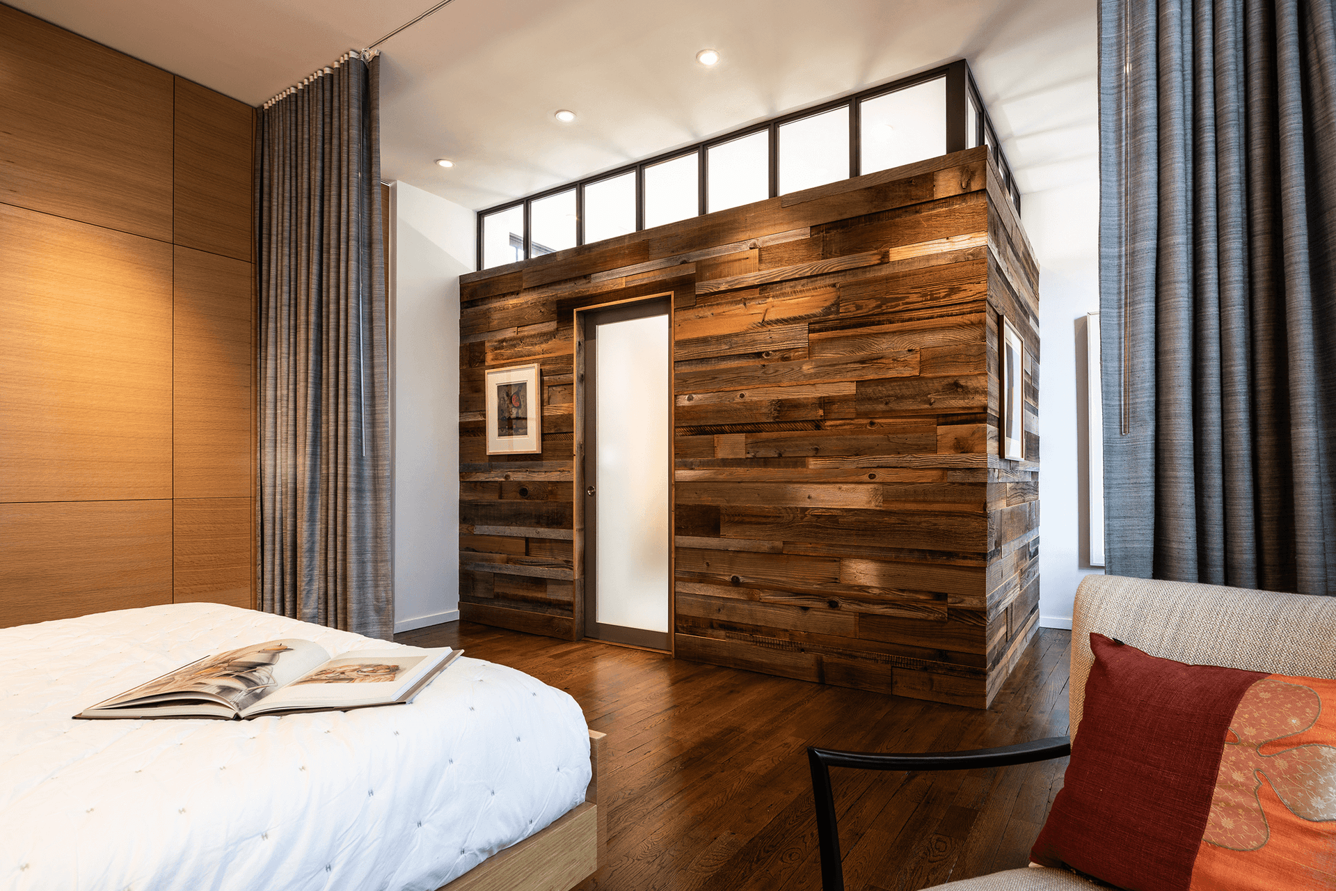 kYd-Old-City-Condominium-11.png