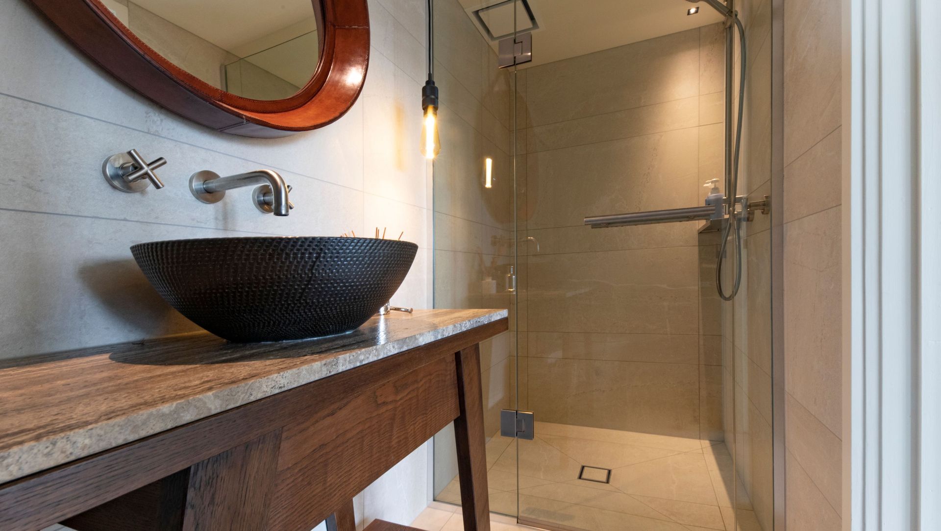 Piha Road : Ensuite banner