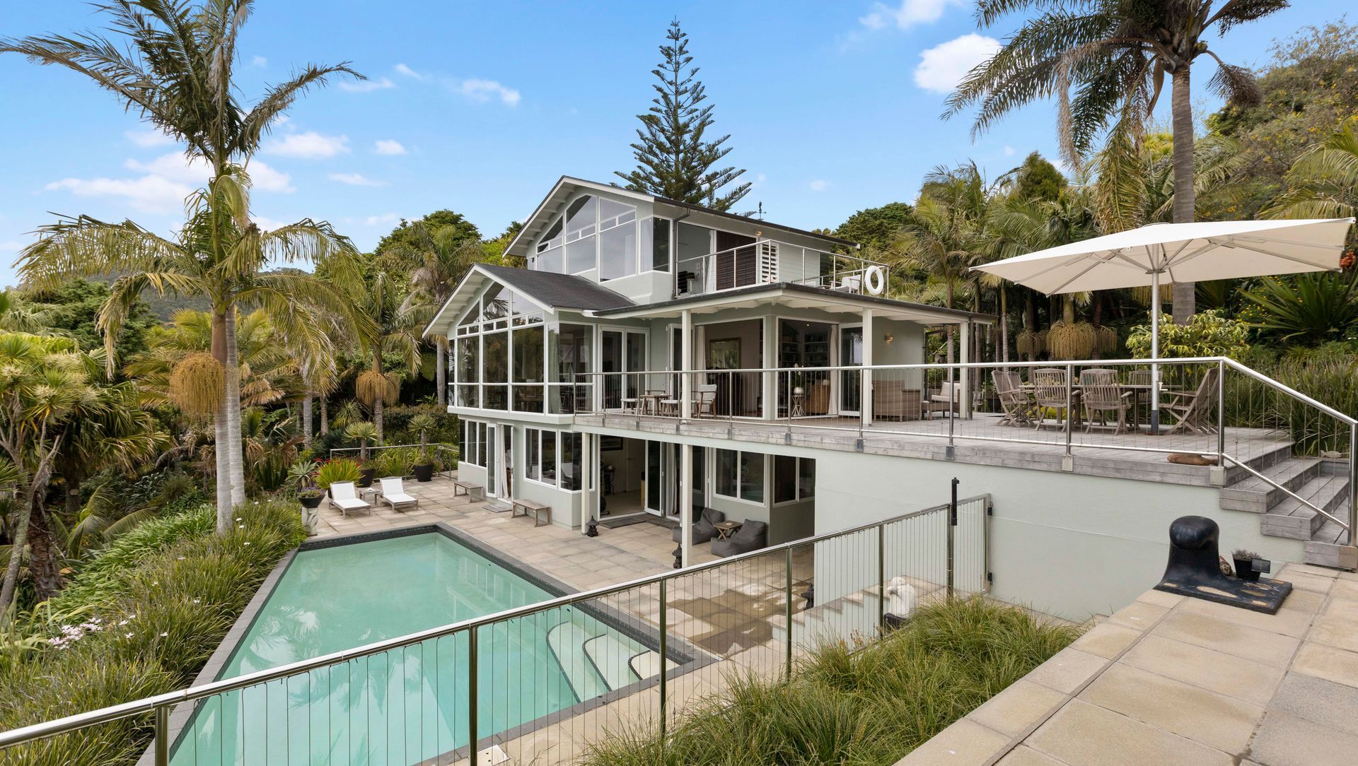 100 Cornwallis, Cornwallis banner