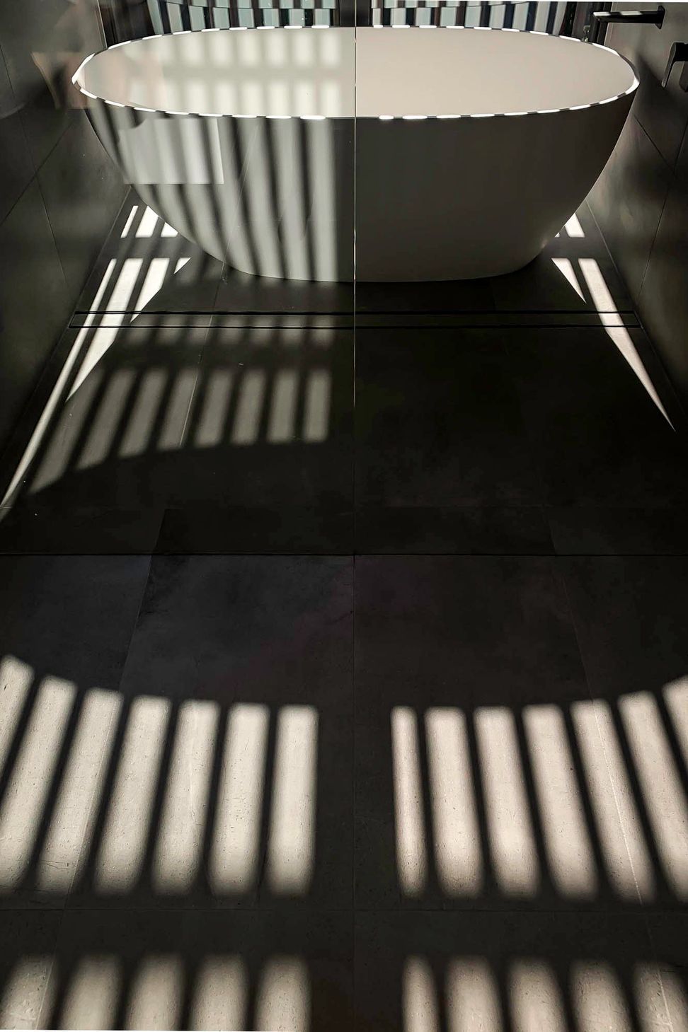 Glennon Residence - Living Room. Striped shadows from the screens on the floor.
