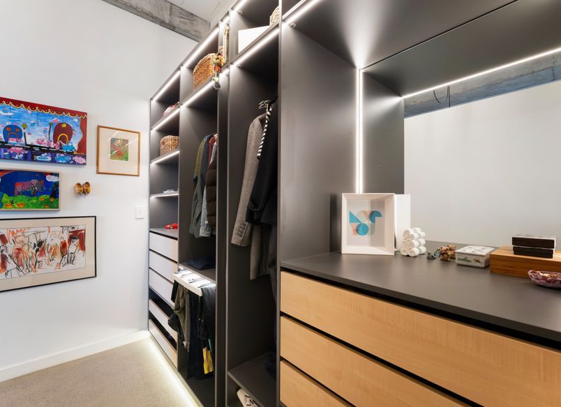 Bold, Elegant Walk-in