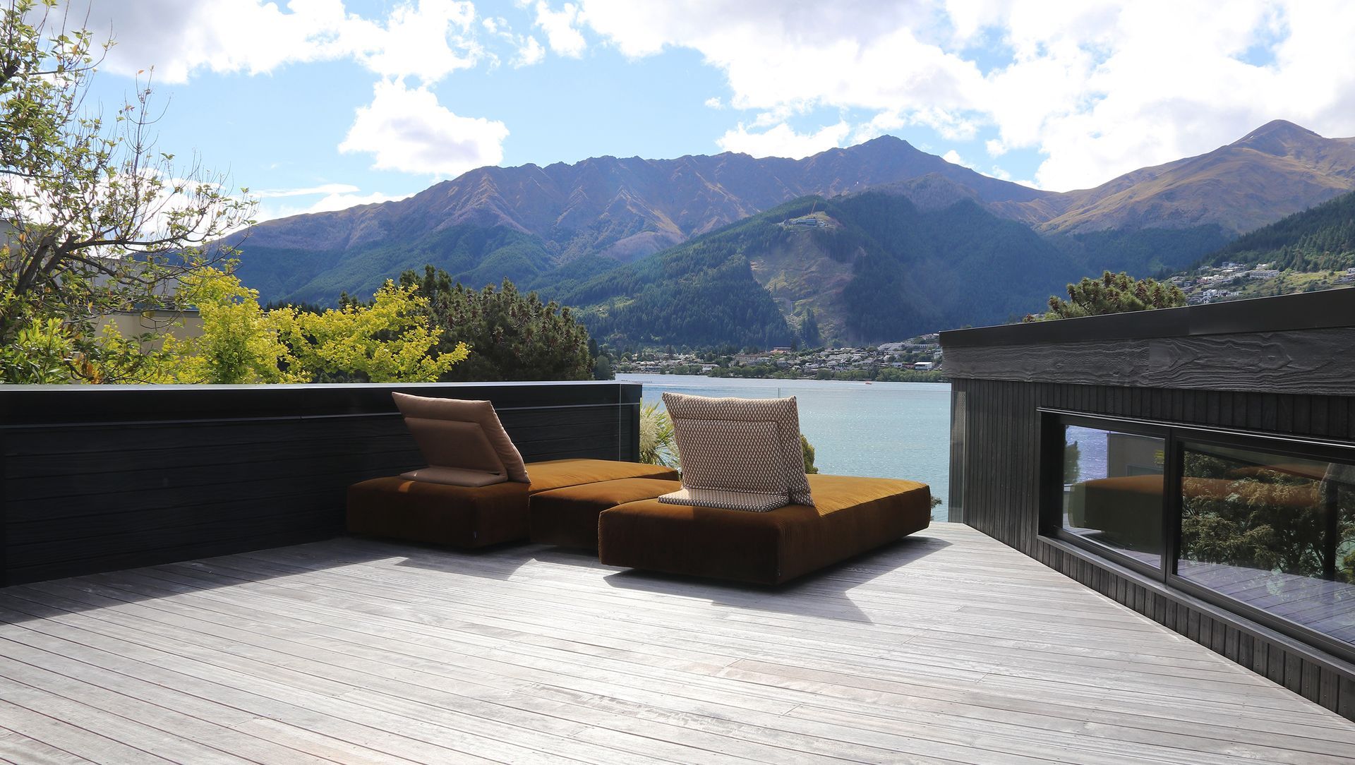 Lakefront, Queenstown banner