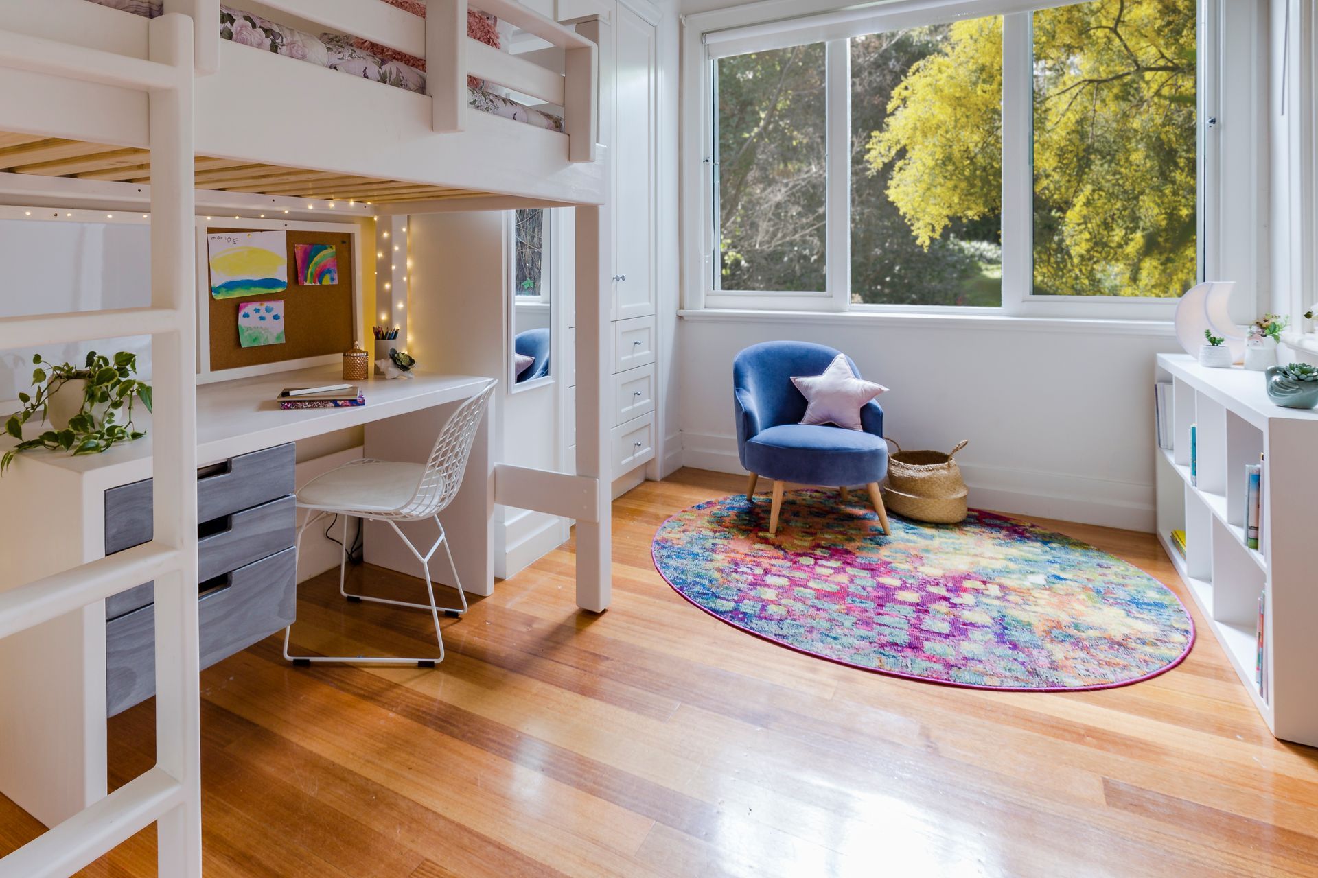 GIRLS BEDROOM DELIGHT