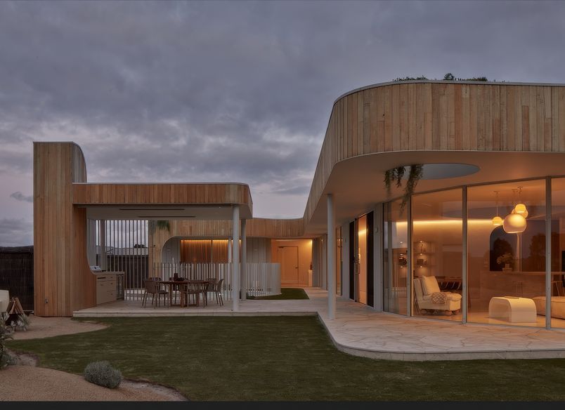 La Casa Curvilinear - A Minimalist Take On Mediterranean Design
