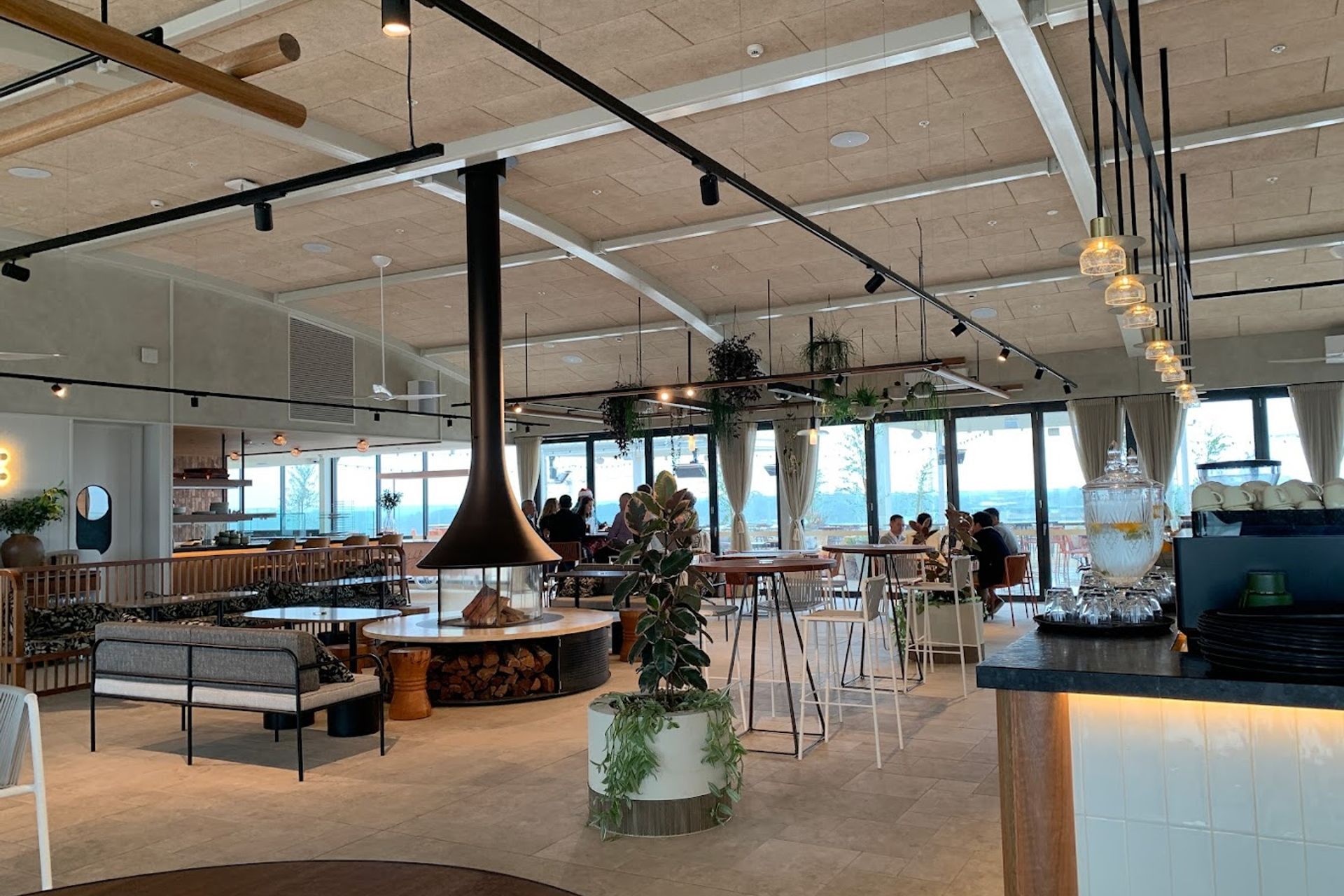 **&amp;&amp;Bankstown Sports Club, NSW (JC Bordelet Eva 992)