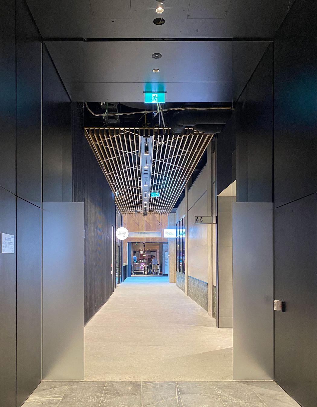 AutoCav Commercial frameless glass cavity slider