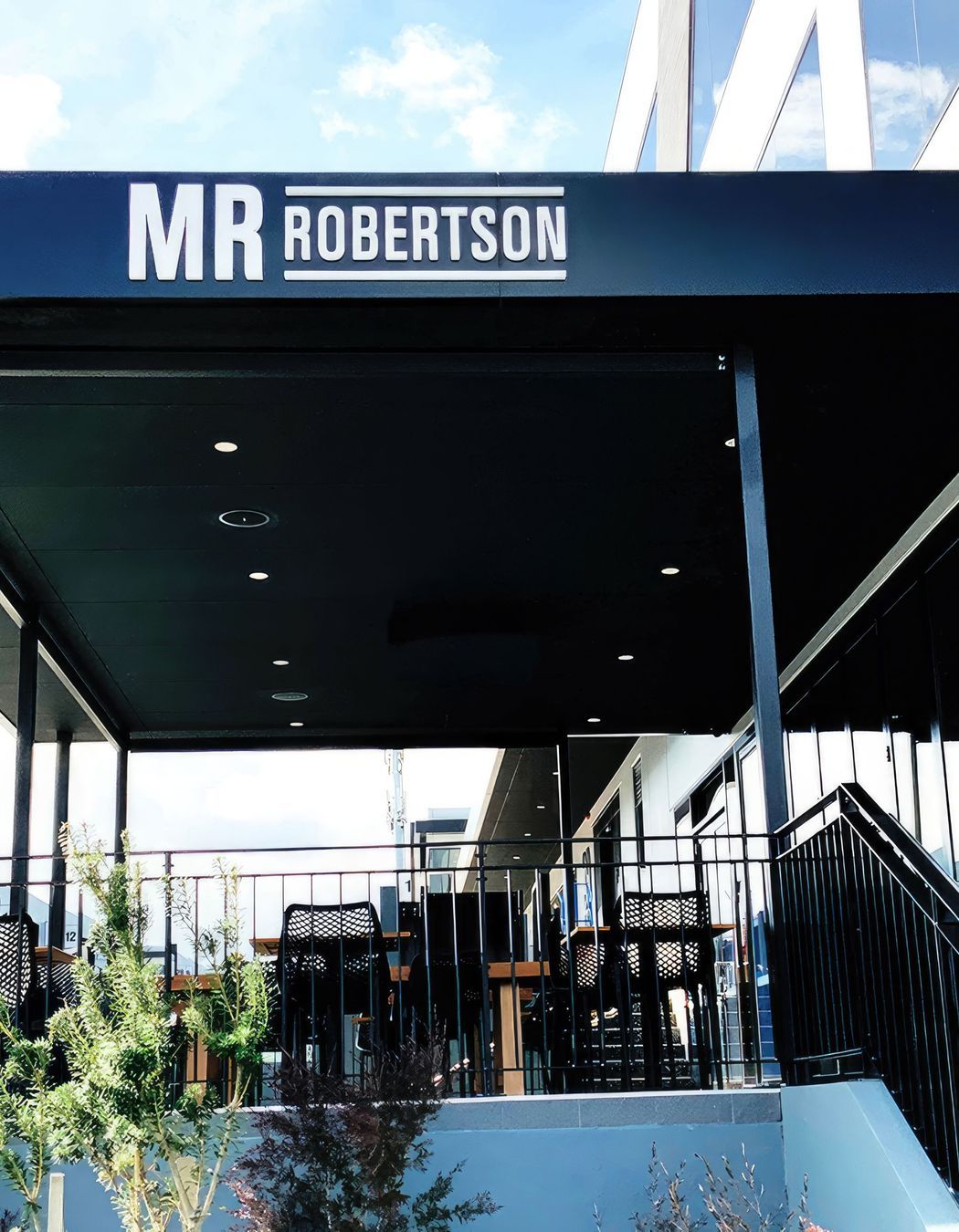 ScaledMr-Robertson-WEB-images14-standard-scale-300x.jpg