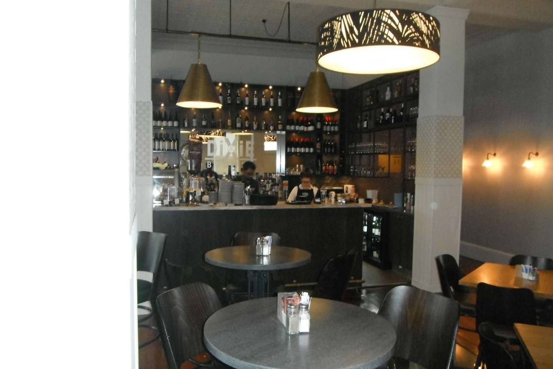 Dixie Browns Bar + Restaurant