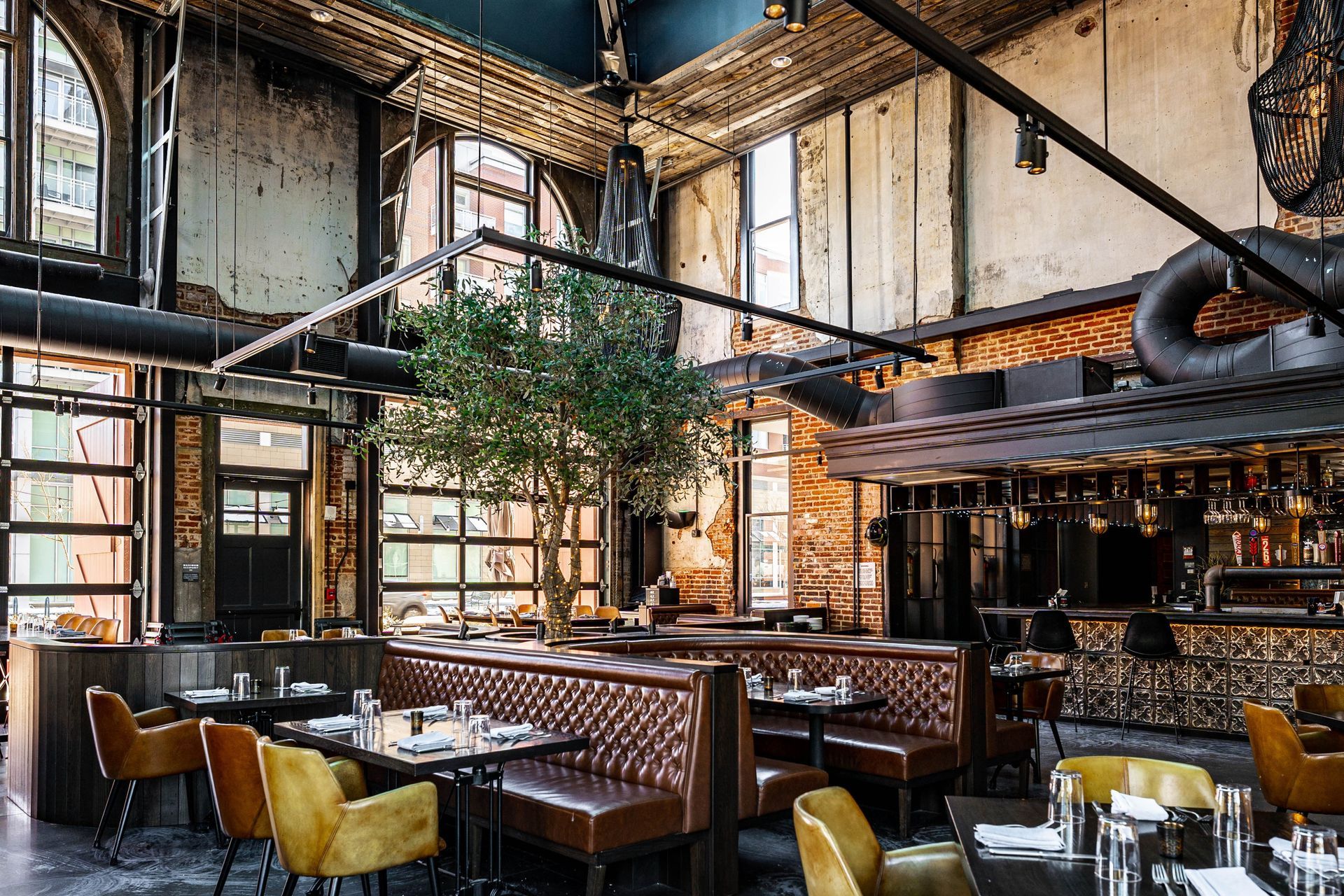 imgi236-WoodieFisherDining1.jpg