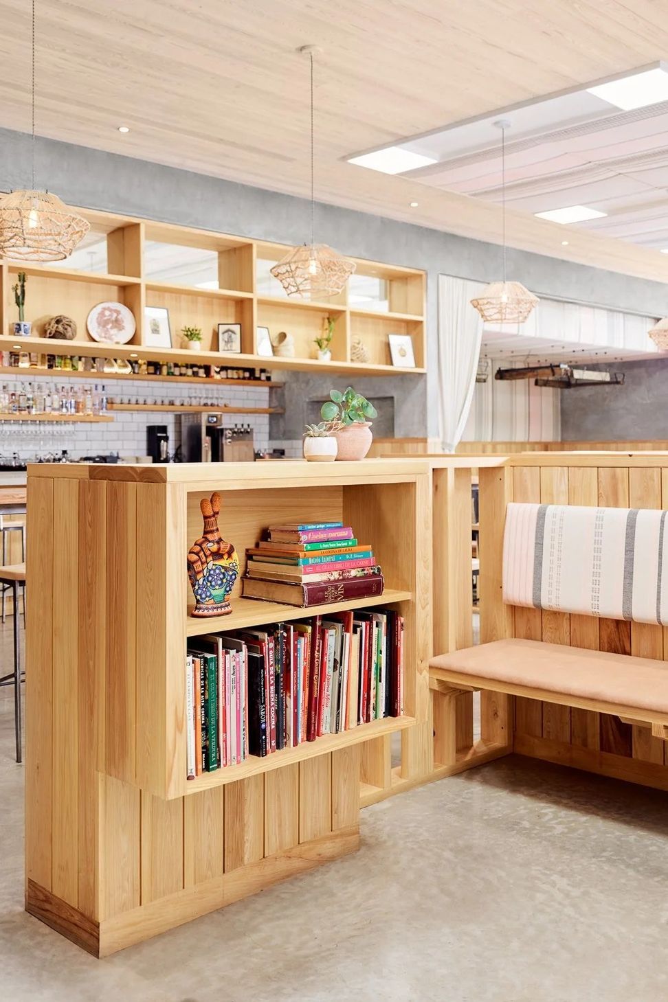 imgi44allison2Bburke2Binterior2Bdesignaustin2Binterior2Bdesignercasey2Bdunnsuerte2Brestaurant1.jpg