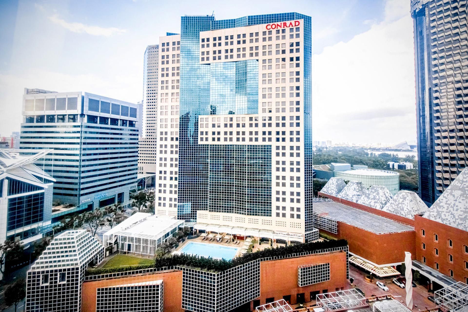 vertilux-conrad-hotel-singapore-roman-blind-2.jpg