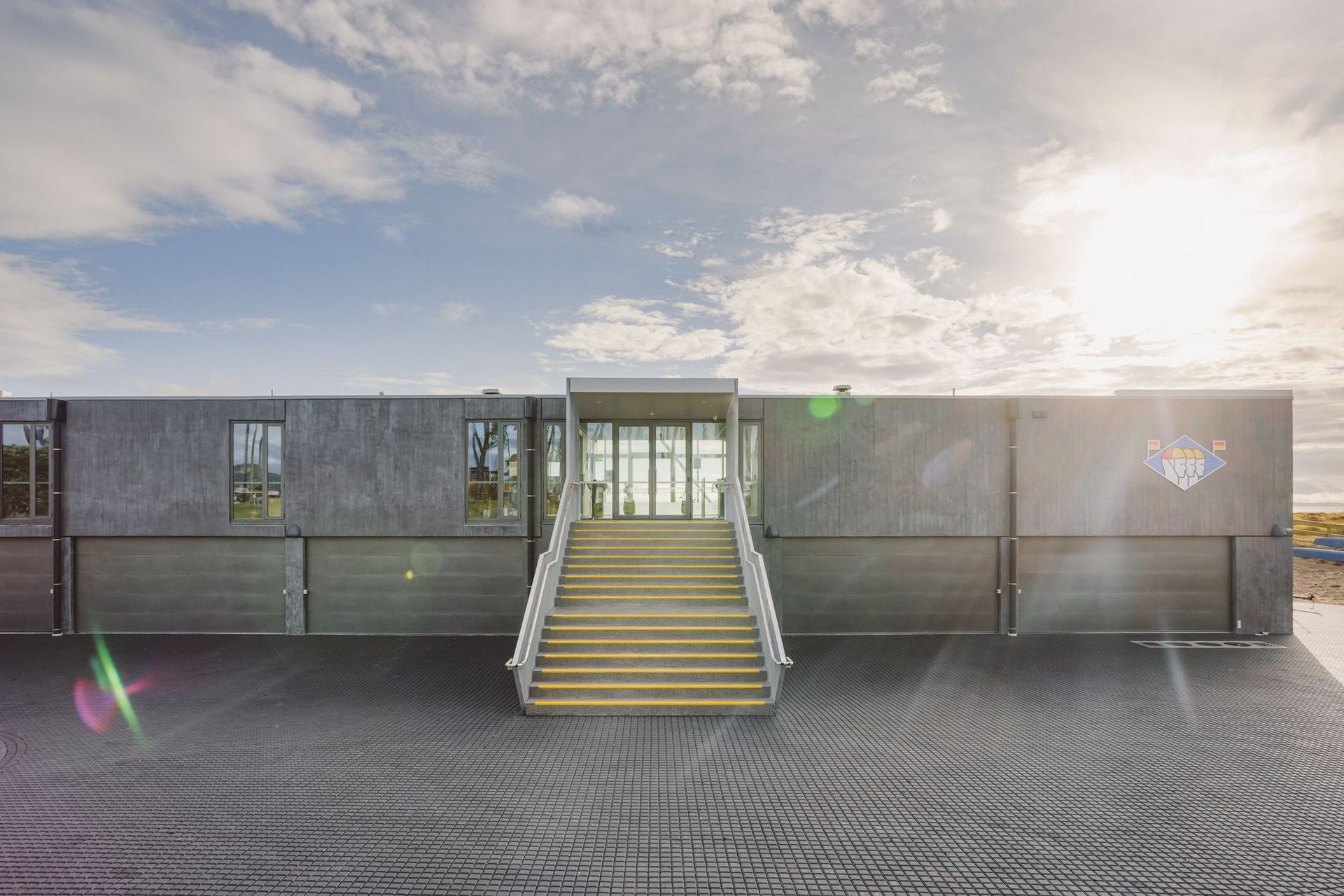 Peter Fell provided colour oxide that enhanced the concrete rusticated panels, helping it assimilate into the environment.