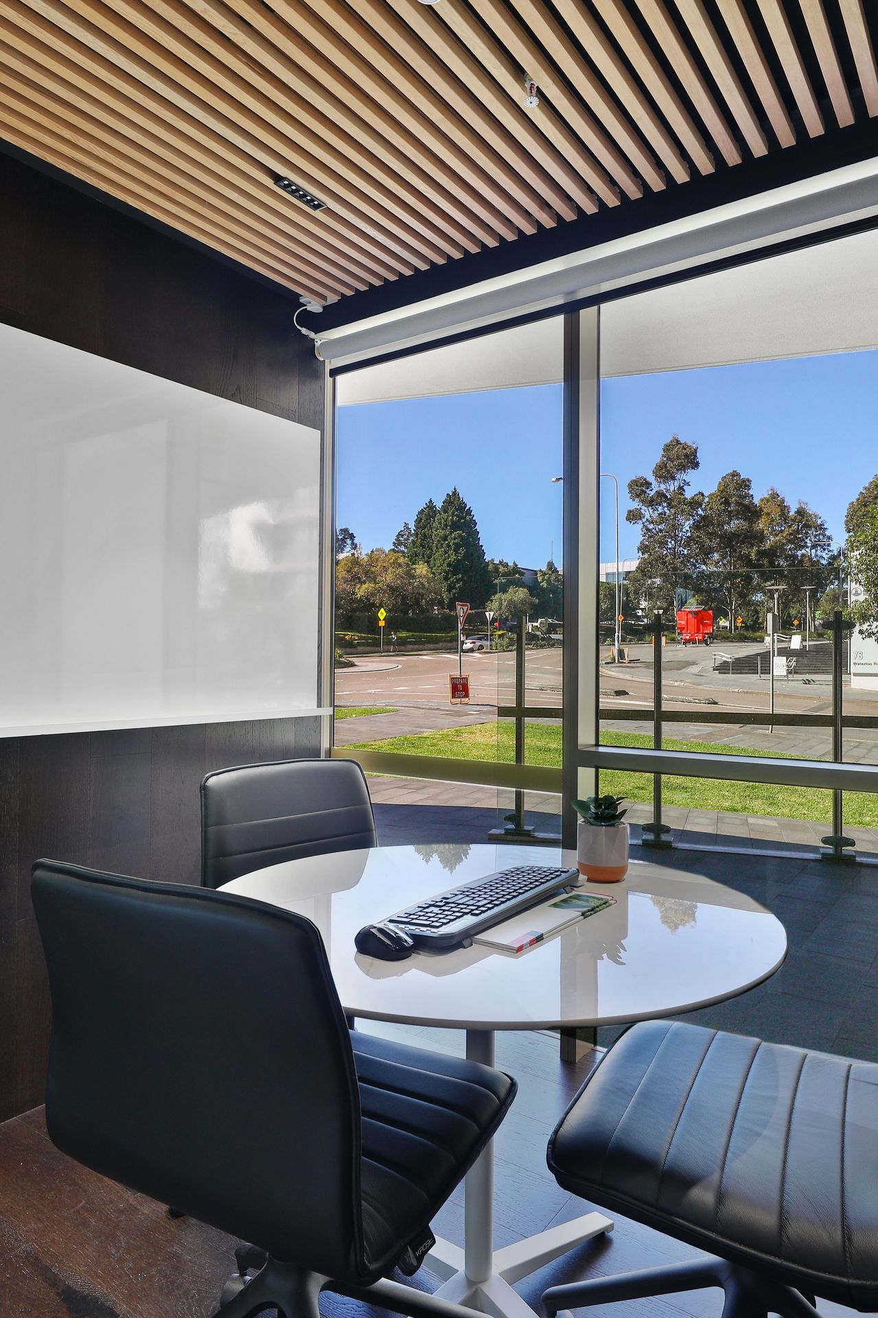 80WR-Meeting-Room-01.jpg