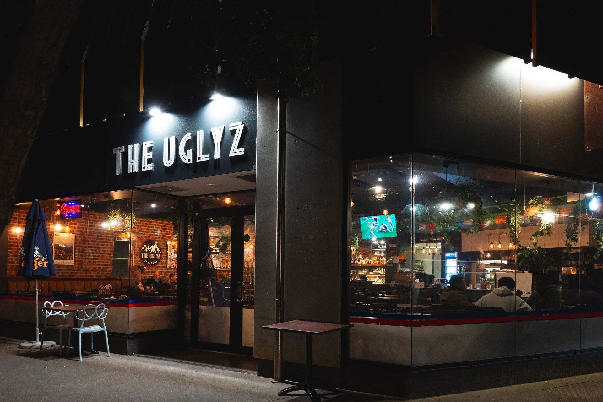 Store Front Branding and Logo design done by EPIC DESIGN.