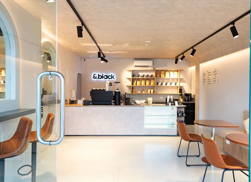 &Black Café, Newmarket