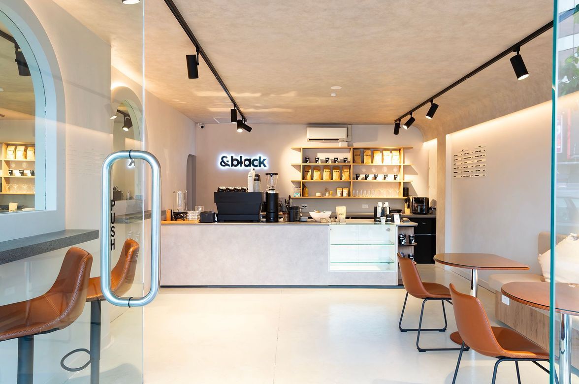 &Black Café, Newmarket