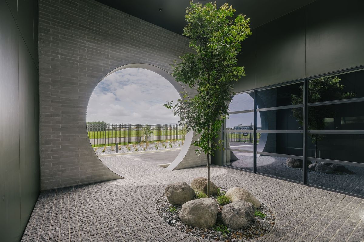 VidaSpace HQ, Levin