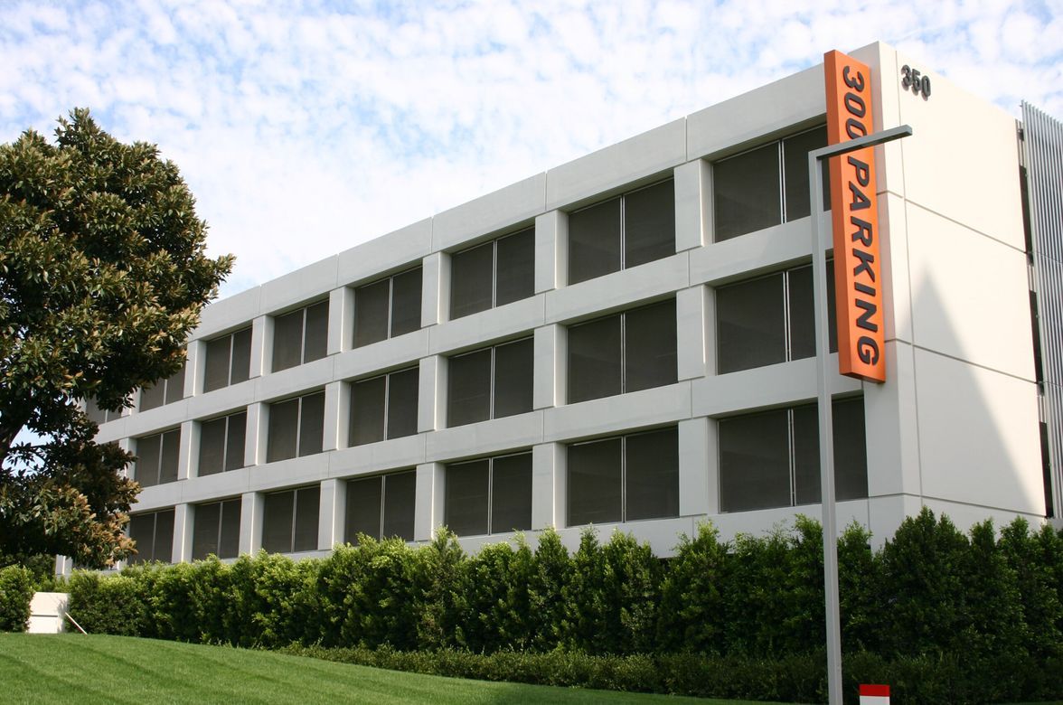 Mesh Facade Design for Parking Garages