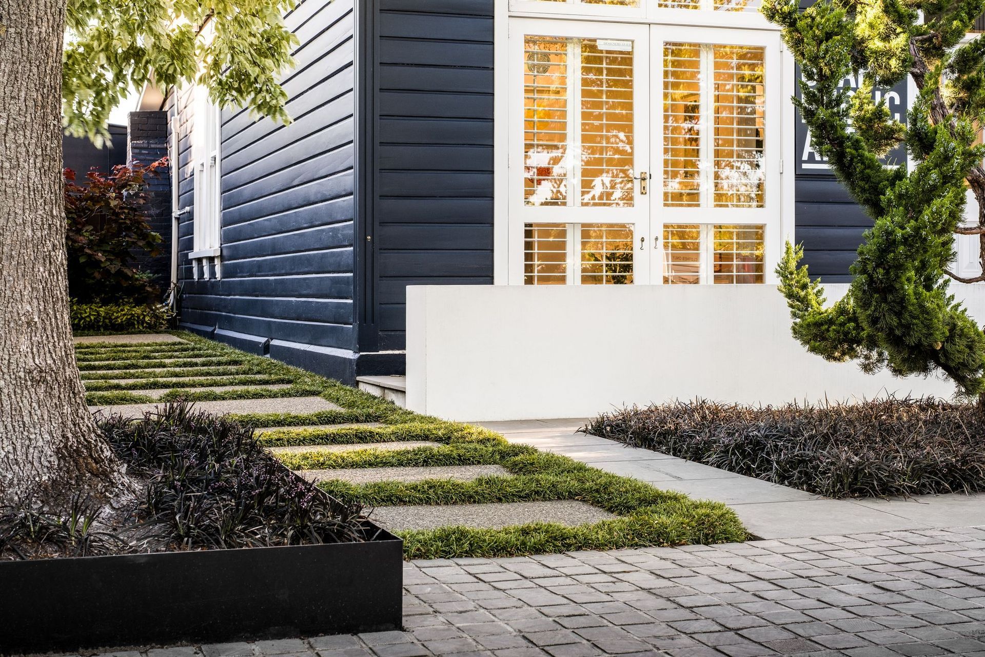 Aikmans Road, Merivale