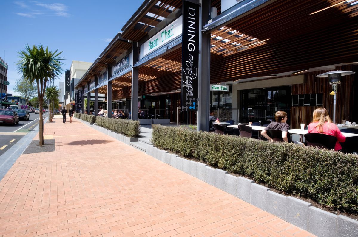 Instant Hedges for Commercial and Public Spaces
