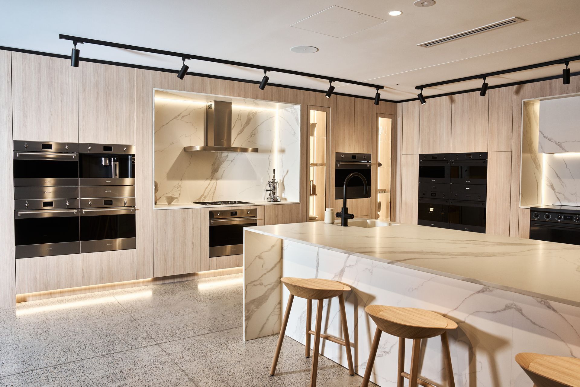 SMEG-DISPLAY100014.jpg