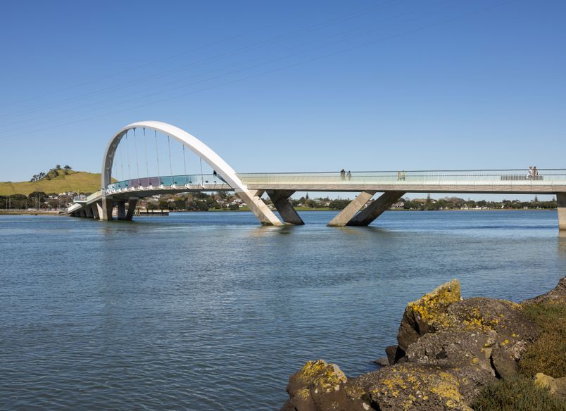 Ngā Hau Māngere Bridge