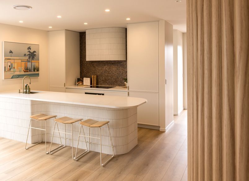 Curves, Copper, and Desert Cool: A Palm Springs-Inspired Kitchen