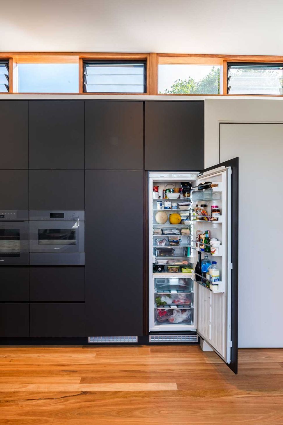 Modern-luxury-kitchen-renovation-using-Nikpol-Navurban-Quartzite-liebherr-fridge-miele-ovens-sirius-rangehoods-zip-tap-abey-sinks-016.jpg