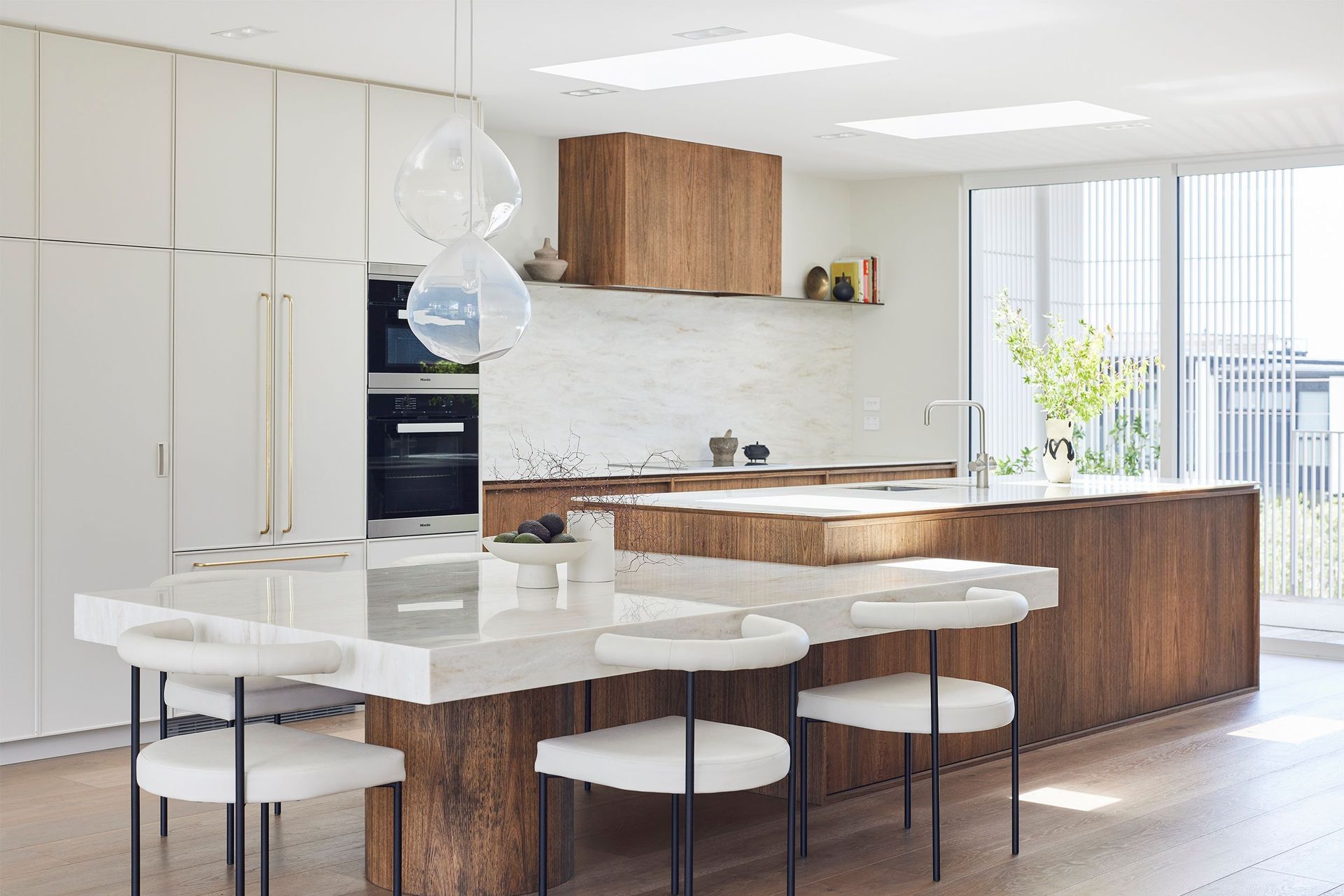 Prime Veneer, Tasmanian Blackwood - Crown Cut. Interior Design by Annique Heesen of Gezellig Interiors with design detailing by Niche Design Co. Joinery by Eastwood, Build by Thorne Group Architecture. Photography by Matt Queree