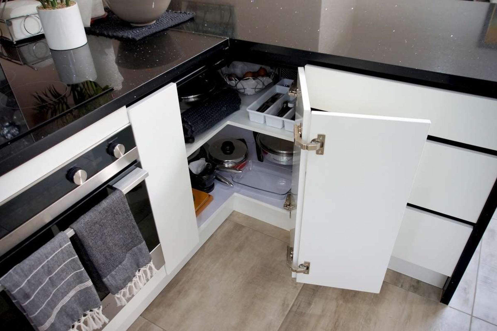 Retro Style Black and White Kitchen