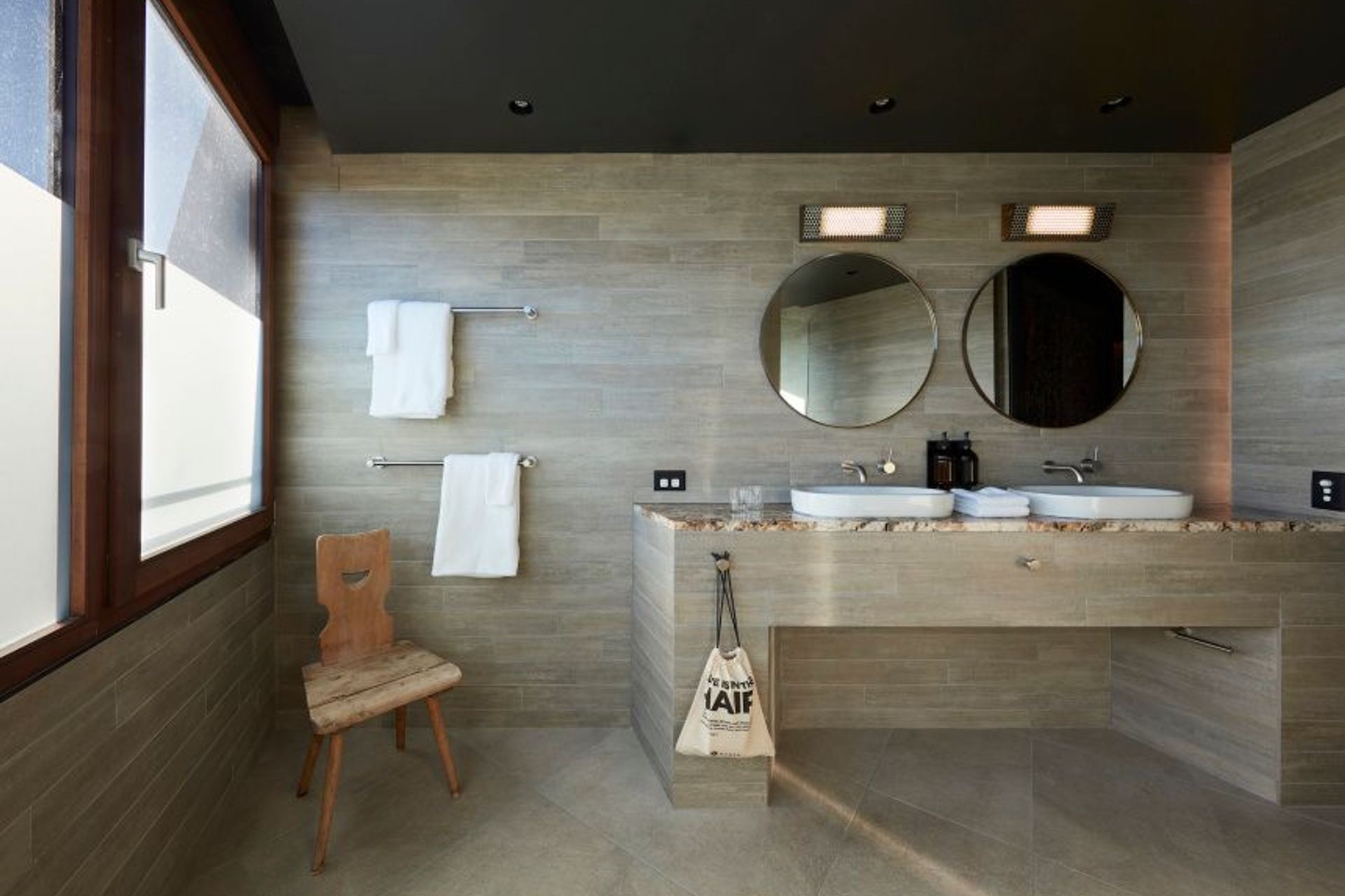 Ovolo Nishi, Canberra