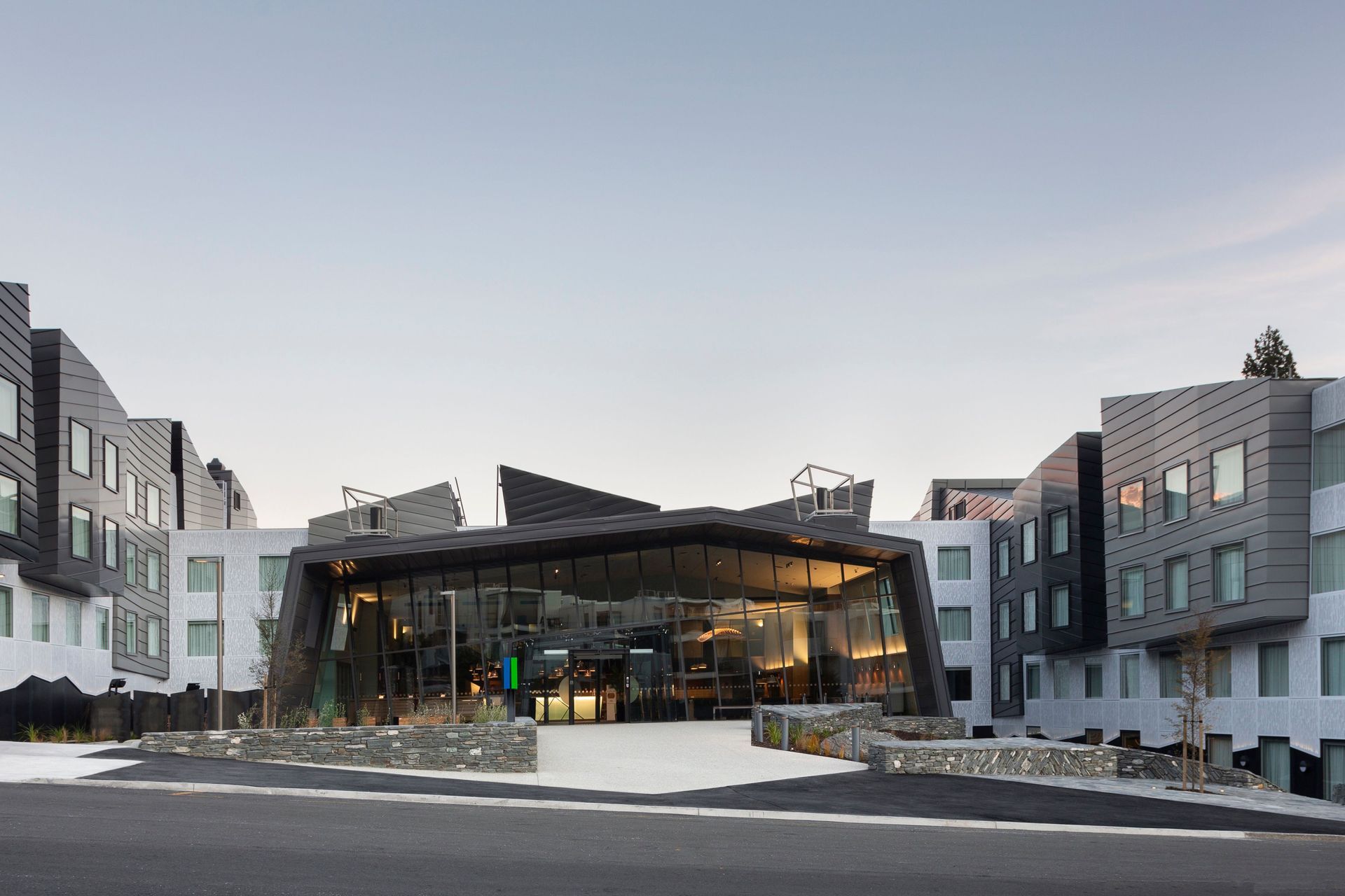Holiday Inn Express | McAuliffe Stevens Architects