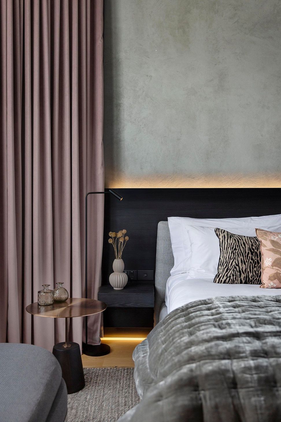 Warm rosy hints of colour lift this room and give it a cosy vibe.