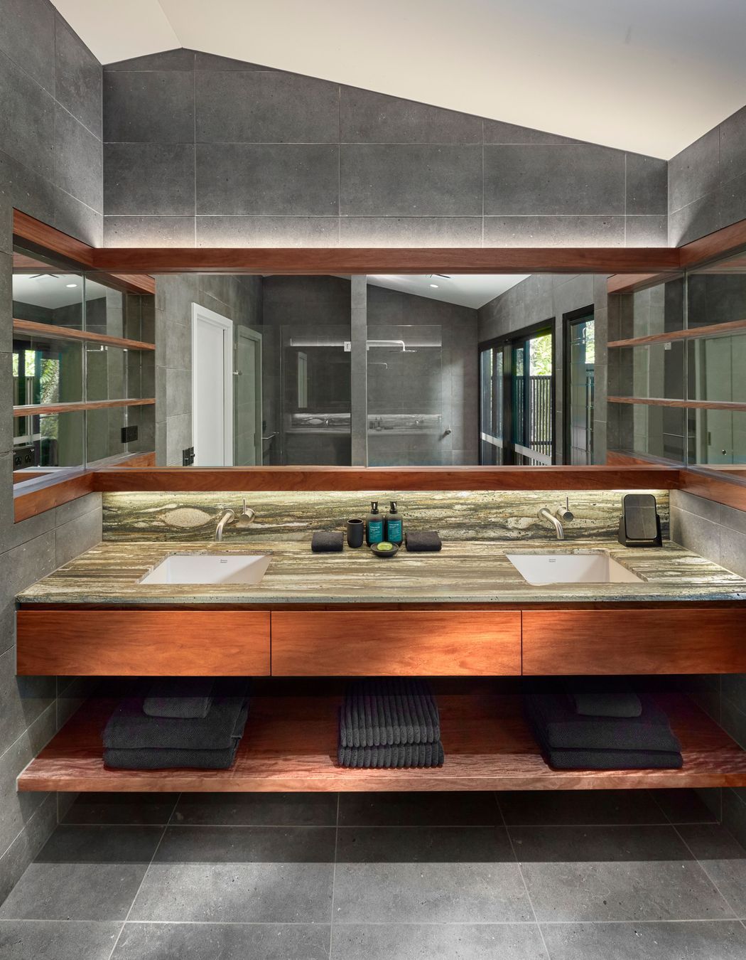 Photography: George Apostolidis