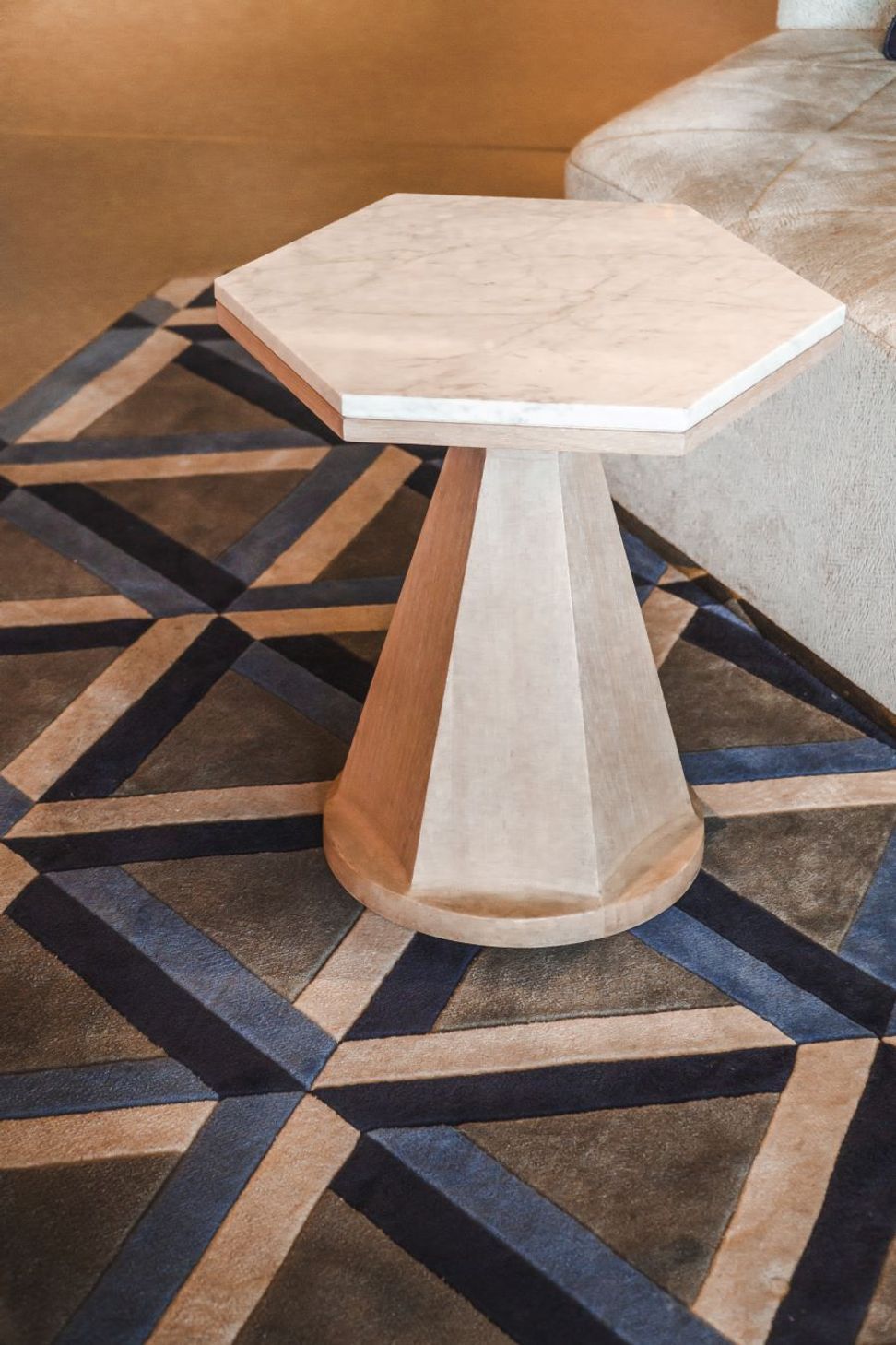designer-rugs-w-hotel-sydney-close-up-oh-wh-.jpg